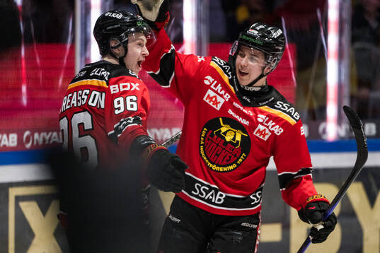 Luleås Pontus Andreasson och Isac Hedqvist jublar