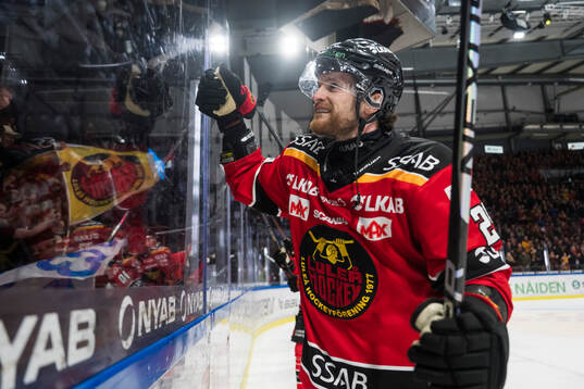 Luleås Brendan Shinnimin jublar