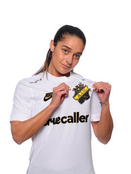 Daniella Famili