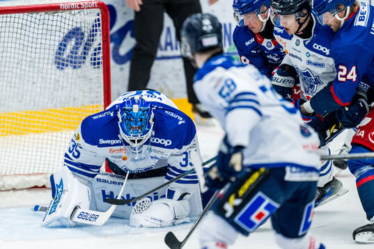 Karlskogas målvakt Lars Volden