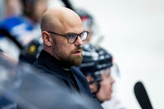Karlskogas tränare Dennis Hall