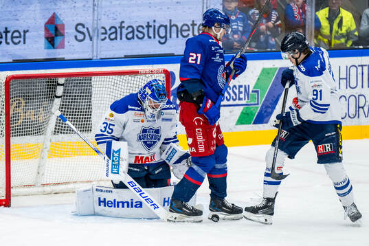 Karlskogas målvakt Lars Volden och Oskarshamns Hampus