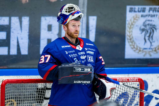 Oskarshamns målvakt Evan Cowley deppar