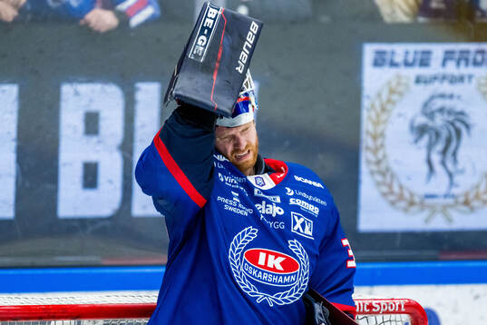 Oskarshamns målvakt Evan Cowley deppar