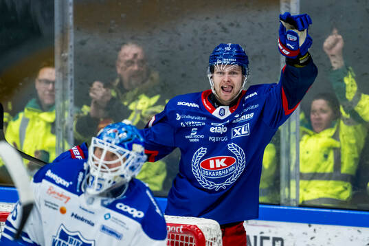 Oskarshamns Hampus Karlsson jublar