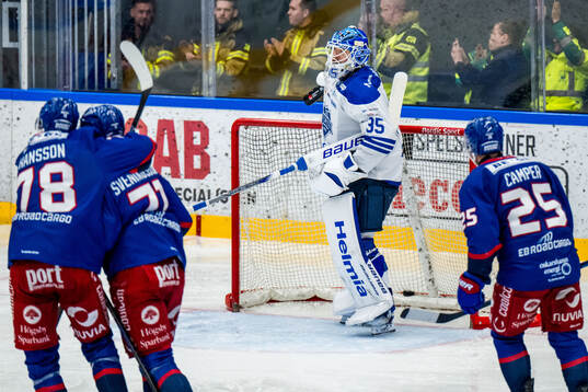 Karlskogas målvakt Lars Volden deppar