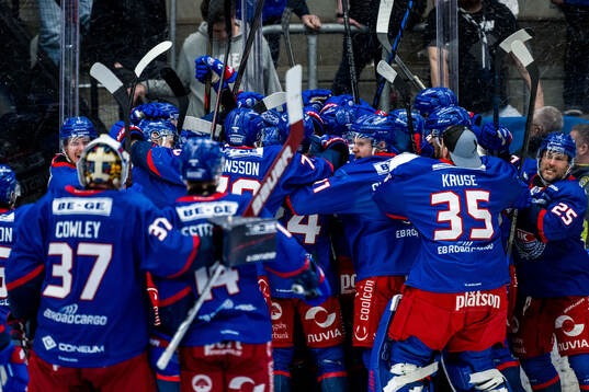 Oskarshamn spelare jublar