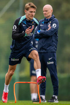 Martin Ødegaard and Ståle Solbakken, head coach of the