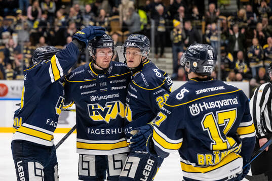 HV71s Oskar Stål-Lyrenäs jublar