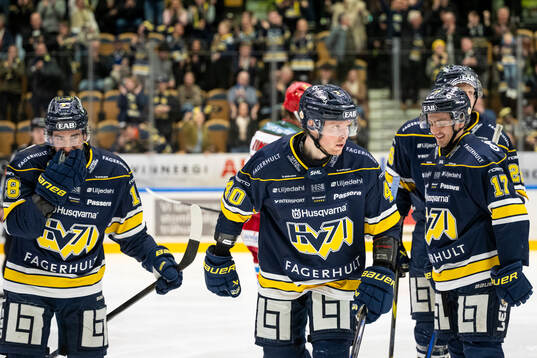 HV71s Oskar Stål-Lyrenäs jublar