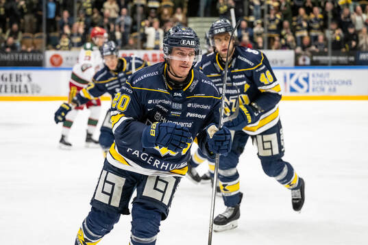 HV71s Andre Petersson jublar