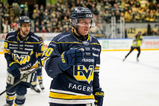 HV71s Andre Petersson jublar