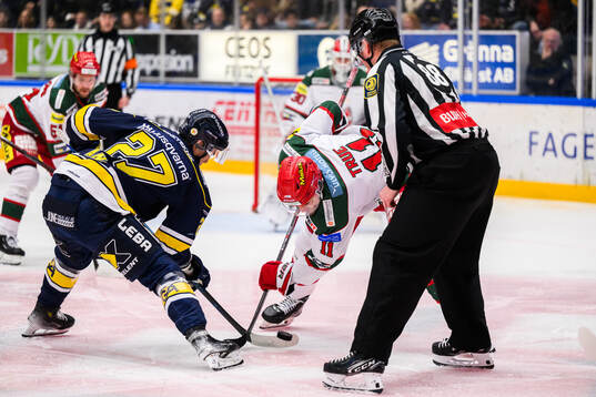 HV71s Jonathan Ang och Modos Alexander True