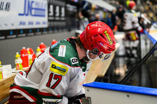 Modos Riley Woods  deppar match fyra i kvalet till SHL