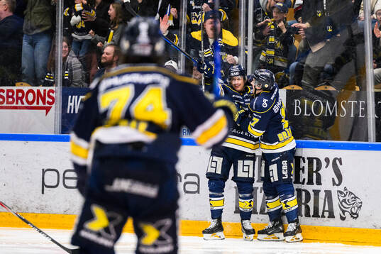 HV71s Andre Petersson jublar
