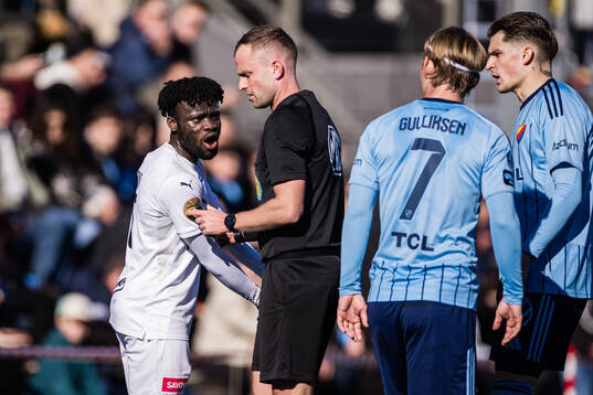 KuPS Clinton Antwi och Djurgårdens Tobias Gulliksen