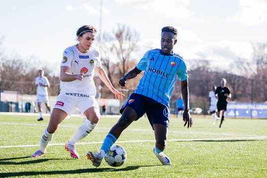 Djurgårdens Tokmac Nguen och KuPS Arttu Lötjönen