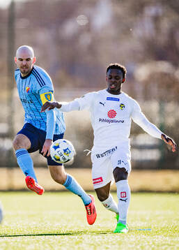 Djurgårdens Marcus Danielson och KuPS Joslyn Luyeye-Lutumba