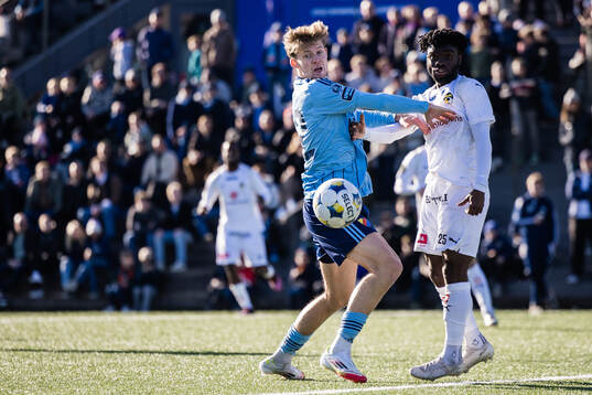 Djurgårdens Patric Åslund och KuPS Clinton Antwi