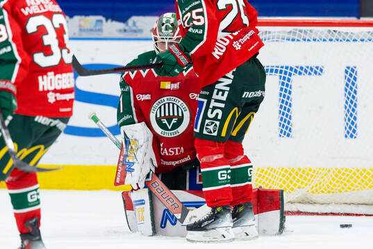 Frölundas målvakt Lars Johansson släpper in 1-2
