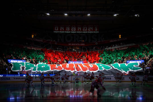 Frölundas klack med ett Tifo