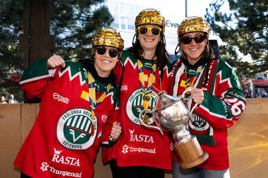 Frölundas Michelle Karvinenl, målvakt Stephanie Neatby