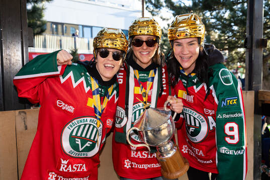 Frölundas Michelle Karvinen, Hanna Olsson och Alva