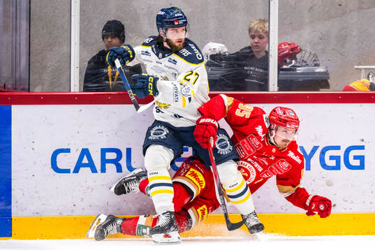 Södertäljes Daniel Norbe och Kalmars Teemu Väyrynen