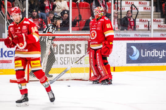 Kalmars Fredrik Granberg och målvakt Jacob Crespin deppar