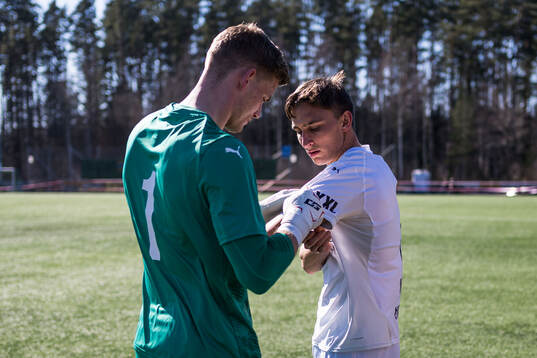 Helsingborgs målvakt Johan Brattberg och Wilhelm Nilsson