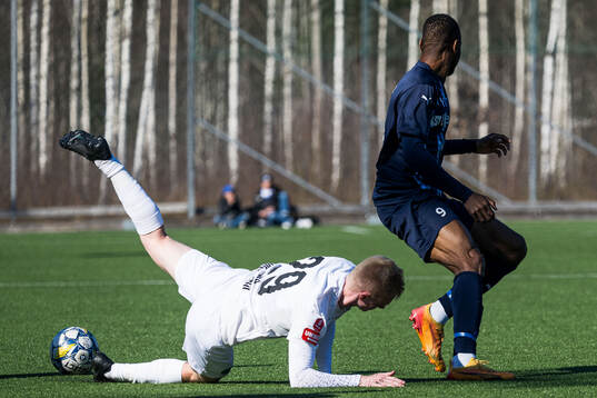 Helsingborgs Oscar Aga och Värnamos Johnbosco Samuel Kalu