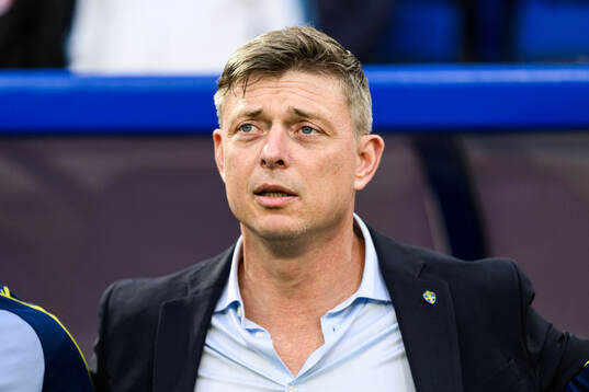 Head coach Jon Dahl Tomasson of Sweden