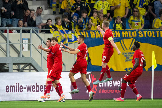 Seid Korac of Luxembourg celebrates