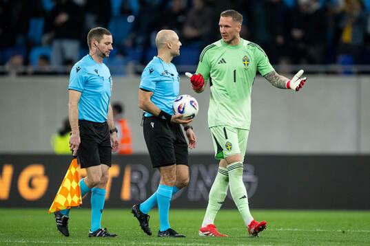 Referee Luca Cibelli and goalkeeper Robin Olsen of Sweden
