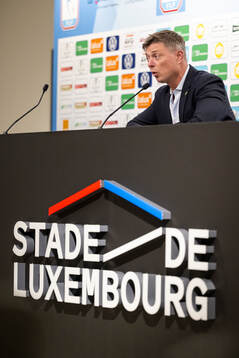 Head coach Jon Dahl Tomasson of Sweden