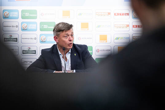 Head coach Jon Dahl Tomasson of Sweden