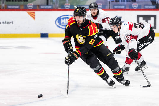 Brynäs Jack Kopacka och Malmö Redhawks Joona Ikonen