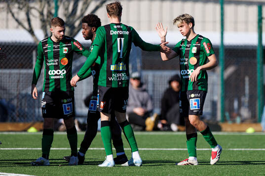 Varbergs Isak Vidjeskog jublar med Oliver Alfonsi, Kevin