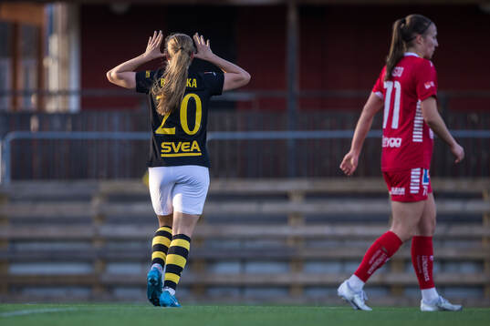 AIKs Aleksandra Bogucka jublar