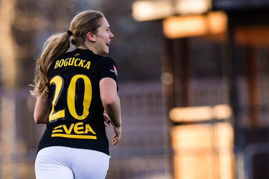 AIKs Aleksandra Bogucka jublar