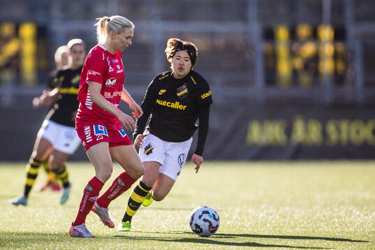 Linköpings Jonna Andersson och AIKs Haruna Tabata