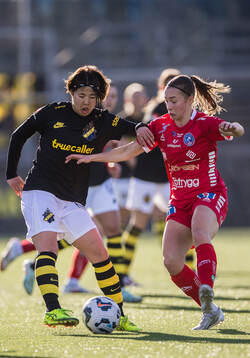 AIKs Haruna Tabata och Linköpings Vilma Koivisto