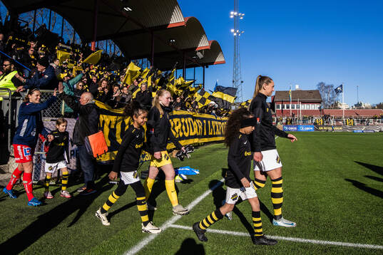 AIKs målvakt Ella Agnekil och Jennie Nordin