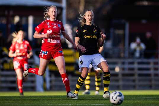 Linköpings Sara Eriksson och AIKs Matilda Plan