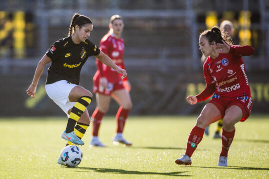 AIKs Daniella Famili och Linköpings Michelle de Jongh