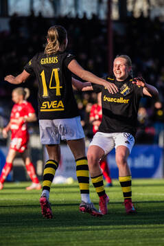 AIKs Adelisa Grabus jublar med Nova Selin