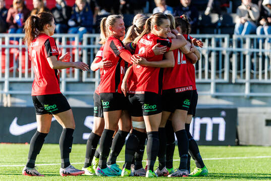 Brommapojkarnas spelare jublar