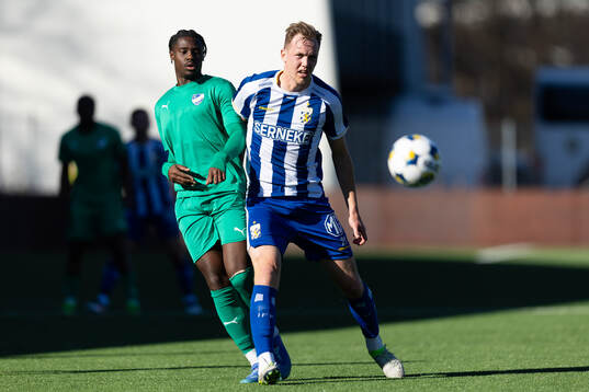 Mariehamns Hugo Cardoso och IFK Göteborgs Adam Carlén