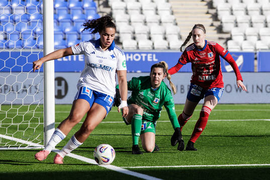 IFK Norrköpings Jada Conijnenberg och Vittsjös målvakt