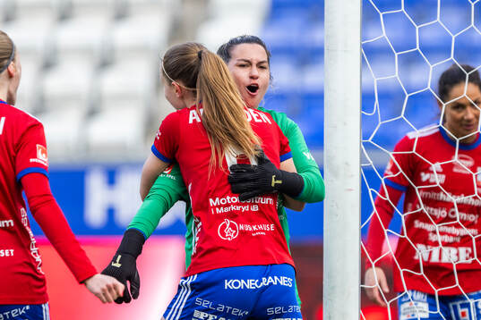 Vittsjös målvakt Savannah Madden jubla refter räddad
